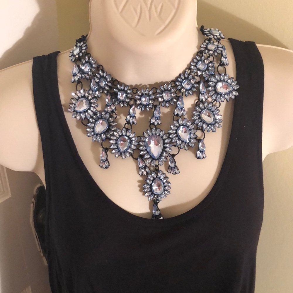 STATEMENT NECKLACE! - Picture 3 of 3